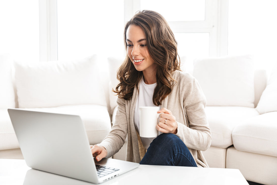 Woman taking Virtual Learning Course