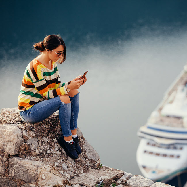 Travel Agent reading the CLIA newsletter on phone