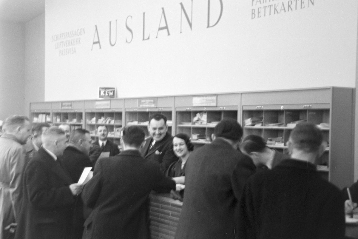 Travel agency in the 1930s
