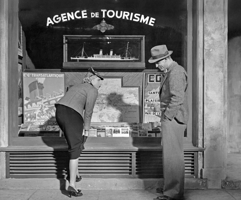 Travel agency store front