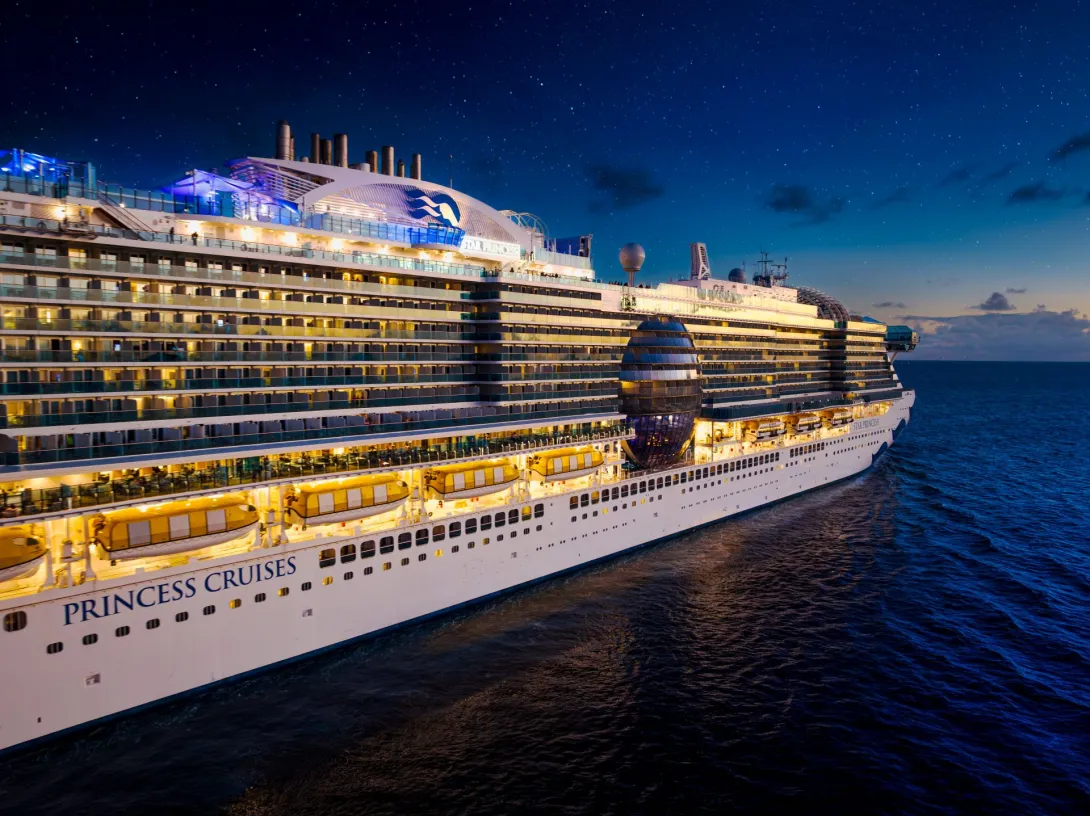 Star Princess of Princess Cruises sailing at night