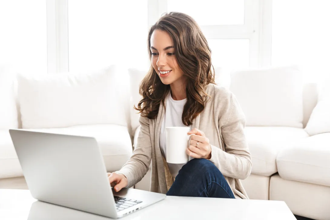 Woman taking Virtual Learning Course